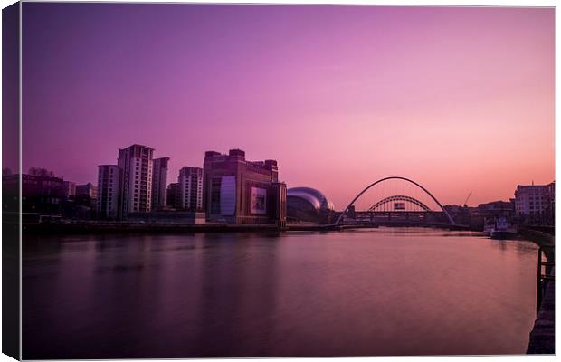  Quayside Sunset Canvas Print by Les Hopkinson