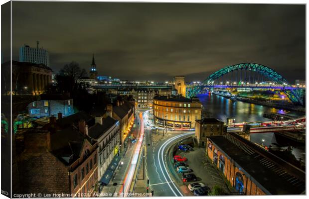 Newcastle Upon Tyne at rush hour Canvas Print by Les Hopkinson