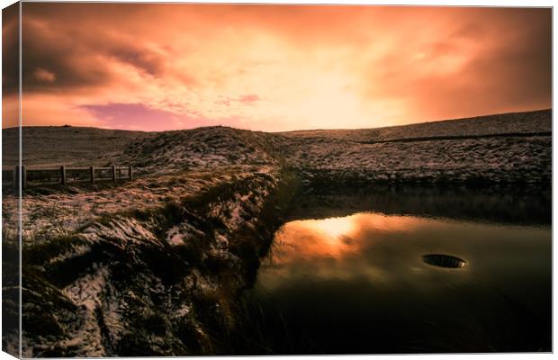 BE0022S - Withens Clough Reservoir - Standard Canvas Print by Robin Cunningham