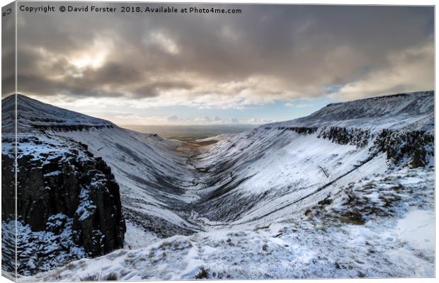 High Cup Nick in Winter, Cumbria Canvas Print by David Forster