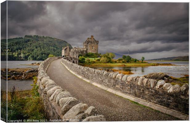 Eileen Donan Castle Canvas Print by Phil Reay