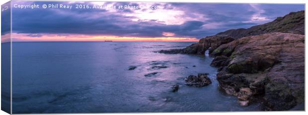 A Panoramic of Cullercoats Bay Canvas Print by Phil Reay