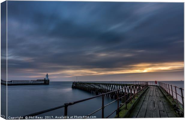 Sunrise at Blyth south pier Canvas Print by Phil Reay