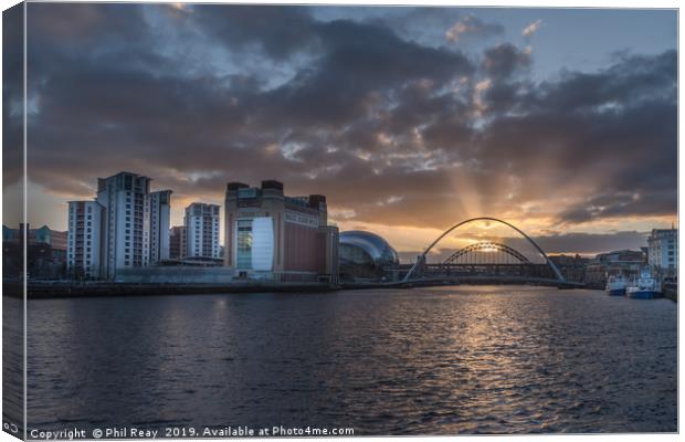 The Tyne at sunset Canvas Print by Phil Reay