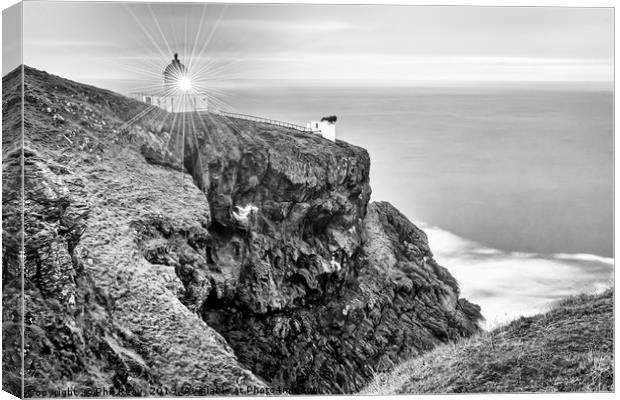 St Abbs lighthouse Canvas Print by Phil Reay