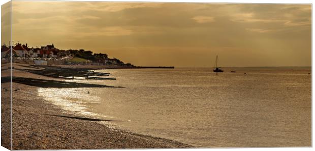 Herne bay  Canvas Print by Gary Schulze