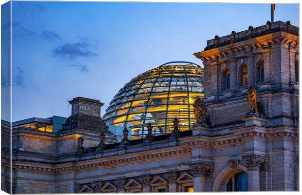 The Reichstag Dome At Dusk In Berlin Canvas Print by Artur Bogacki