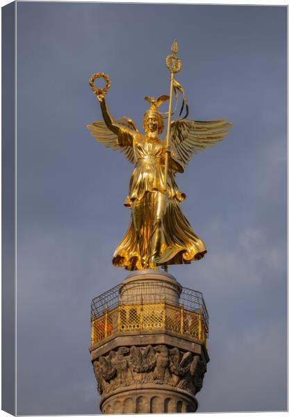 Victory Column And Viewing Platform In Berlin Canvas Print by Artur Bogacki