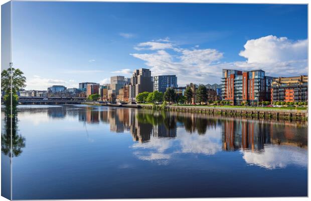 Glasgow City Skyline At River Clyde Canvas Print by Artur Bogacki