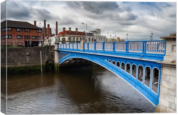 Rory O’More Bridge In Dublin Canvas Print by Artur Bogacki