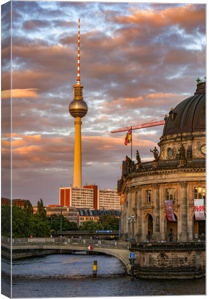 Sunset In City Of Berlin In Germany Canvas Print by Artur Bogacki