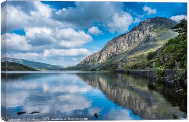 Llyn Ogwen. Canvas Print by Bill Allsopp