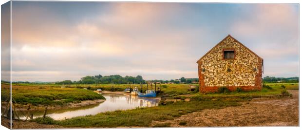 Thornham coal barn Canvas Print by Bill Allsopp