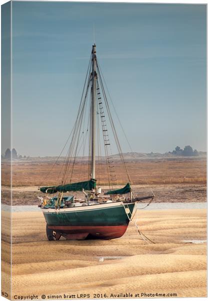 Sail boat stranded at low tide on sand Canvas Print by Simon Bratt LRPS