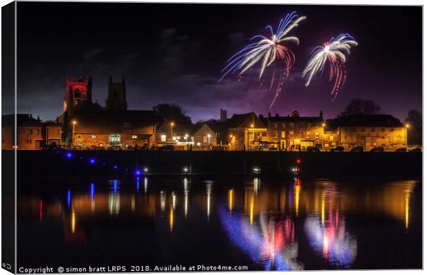 Kings Lynn fireworks over the river Ouse Canvas Print by Simon Bratt LRPS