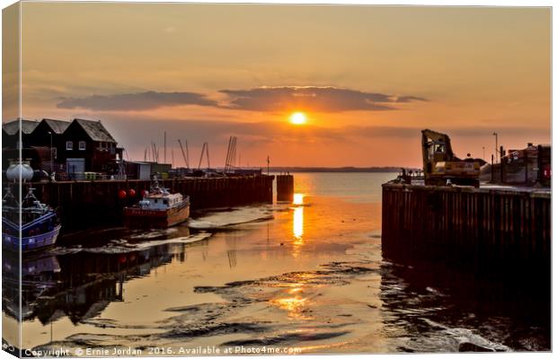 Whitstable harbour view at sunset Canvas Print by Ernie Jordan