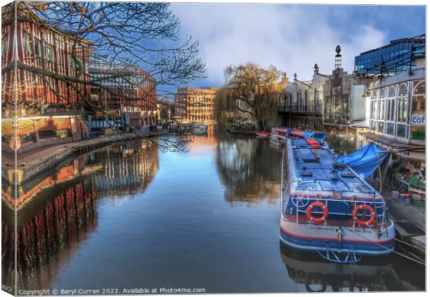 Regent’s canal towards Kings Cross Canvas Print by Beryl Curran