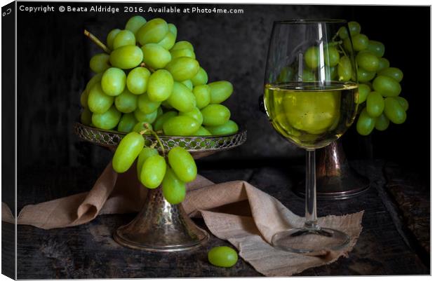 Vintage green grapes Canvas Print by Beata Aldridge