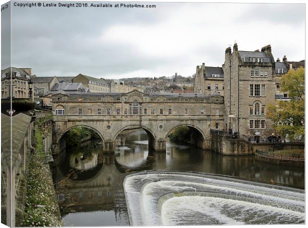   Pulteney Bridge in Bath Canvas Print by Leslie Dwight