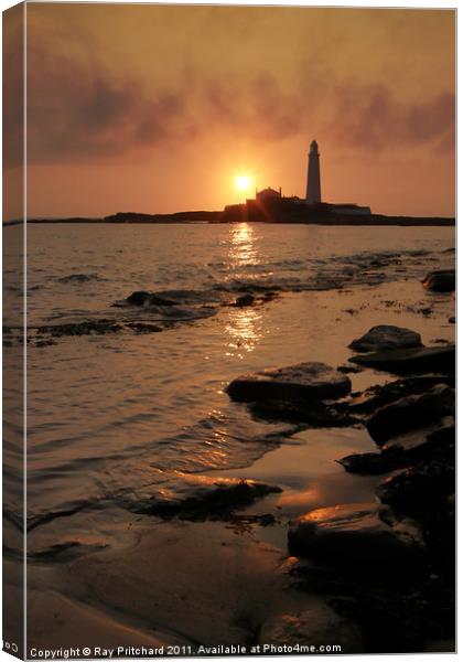 St Marys Lighthouse Canvas Print by Ray Pritchard