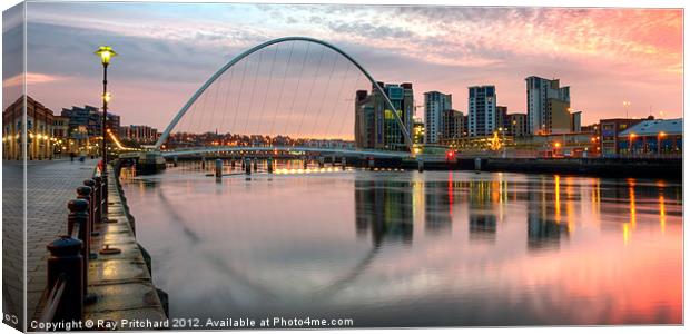 Millennium Bridge Canvas Print by Ray Pritchard