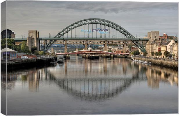 Tyne Bridge Canvas Print by Ray Pritchard