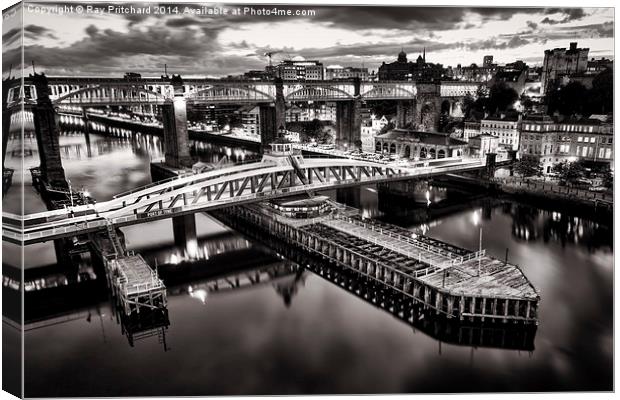  Newcastle Upon Tyne Canvas Print by Ray Pritchard