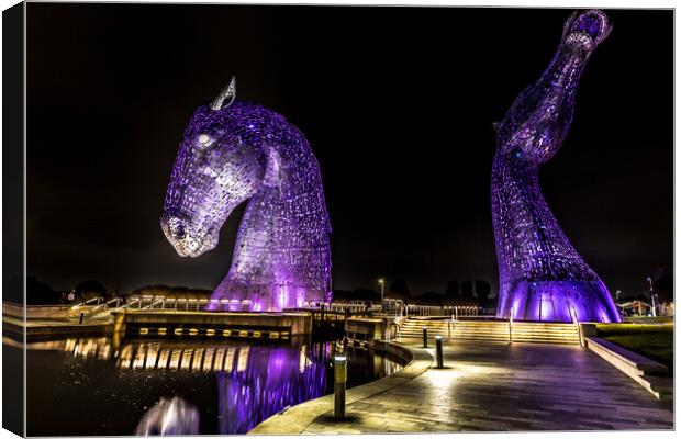 The Kelpies  Canvas Print by chris smith