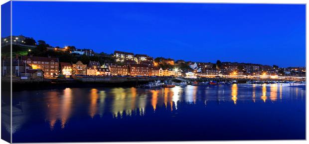 whitby North Yorkshire, uk Canvas Print by chris smith