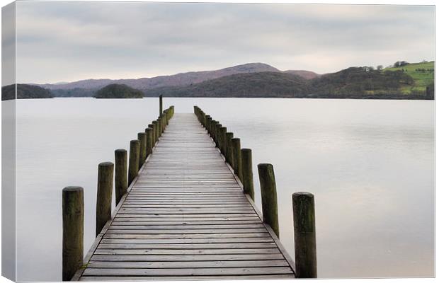 Wooden jetty  in the lake district. Canvas Print by chris smith