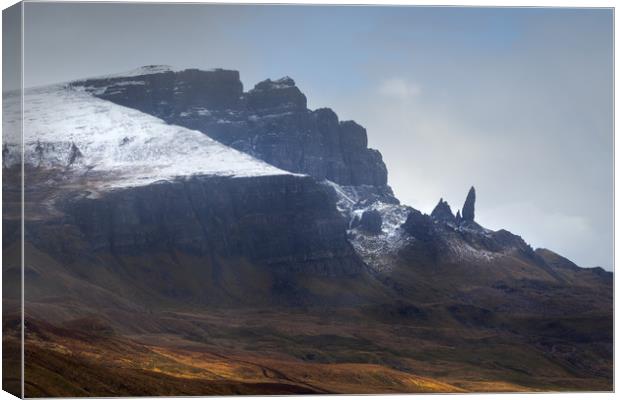 Old Man of Storr   Canvas Print by chris smith