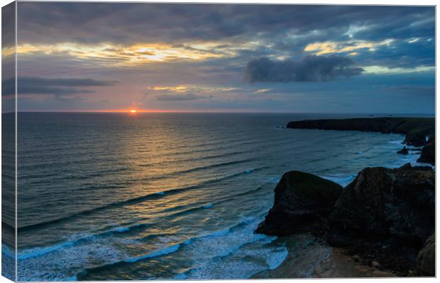 Sunset at Bedruthan steps, cornwall,   Canvas Print by chris smith