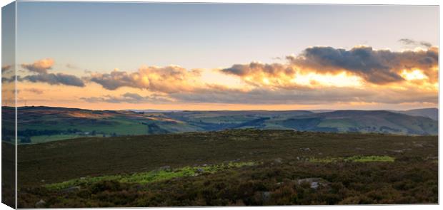 Peak District pano    Canvas Print by chris smith