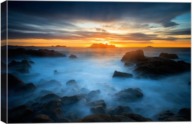 Sunset at cobo bay Guernsey  Canvas Print by chris smith