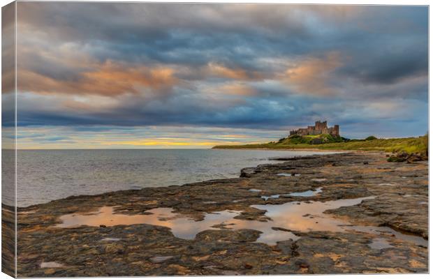 Bamburgh castle                  Canvas Print by chris smith