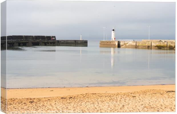 Anstruther Harbour Beach and Chalmers Lighthouse Canvas Print by Kay Roxby