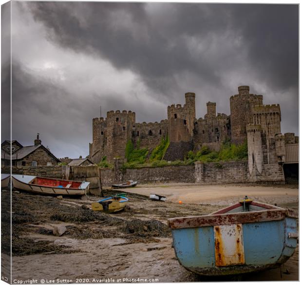 Conwy Castle and boats Canvas Print by Lee Sutton