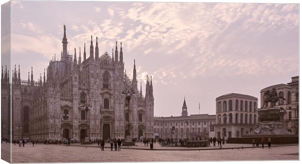 Duomo, Milan Canvas Print by Richard Downs