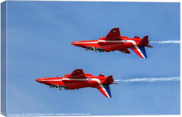 Red Arrows Inverted Formation Canvas Print by Steve de Roeck