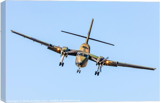 de Havilland Caribou on steep finals Canvas Print by Steve de Roeck