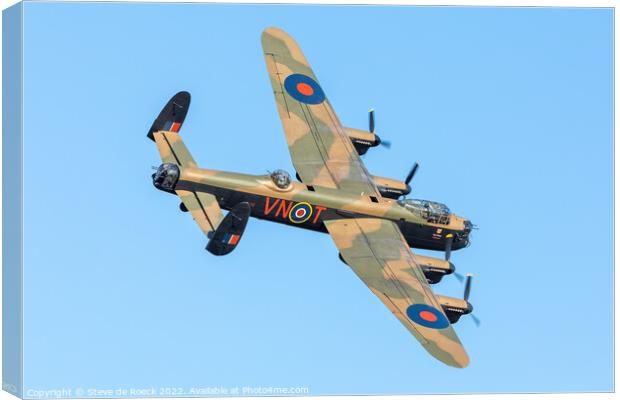 Avro Lancaster of BBMF banks round for a landing. Canvas Print by Steve de Roeck