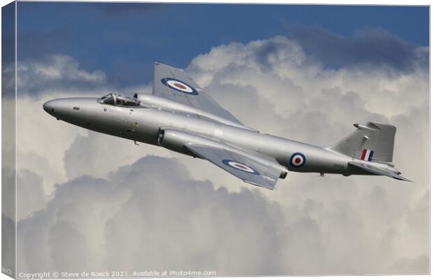 Canberra Bomber. Canvas Print by Steve de Roeck