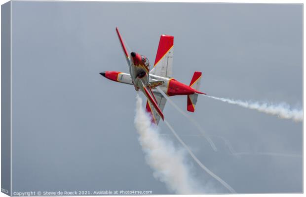 Patrulla Aguila Formation Aerobatics Team Cross Over Canvas Print by Steve de Roeck