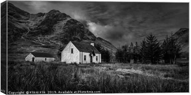 Lagangarbh Hut Canvas Print by Angela H