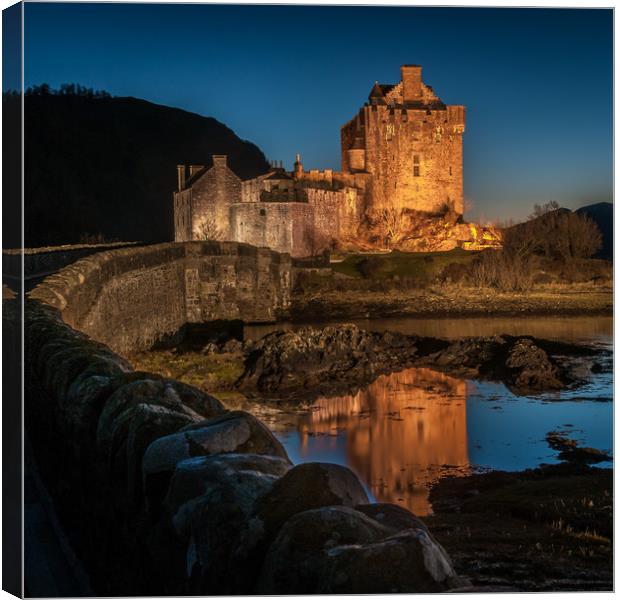 Eilean Donan Castle Canvas Print by George Robertson