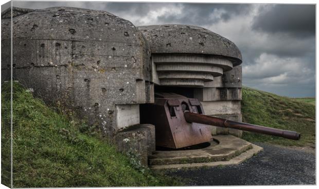 The German gun battery of Longues-sur-Mer, Normand Canvas Print by George Robertson