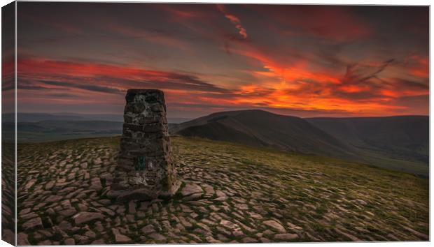 'Mam Tor' Fire in the Sky. Canvas Print by Paul Andrews