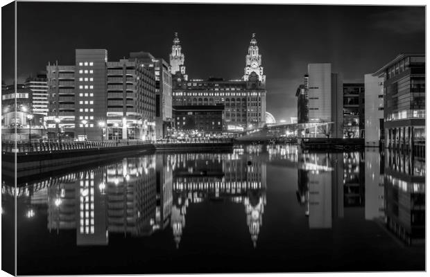 LIVERPOOL CITYSCAPE Canvas Print by Kevin Elias