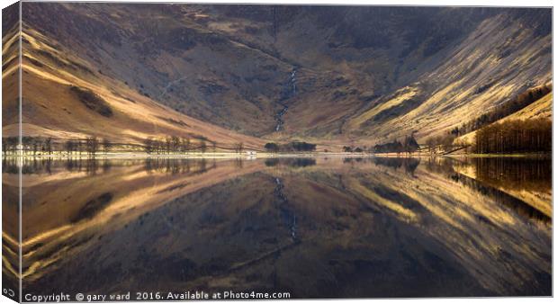 buttermere early morning in the lake district Canvas Print by gary ward