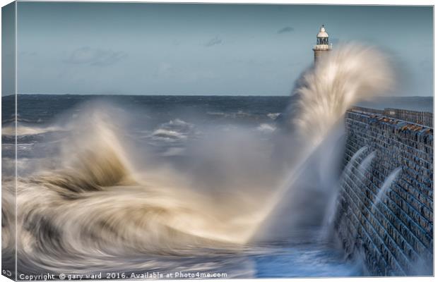 Tynemouth stormy sea! Canvas Print by gary ward